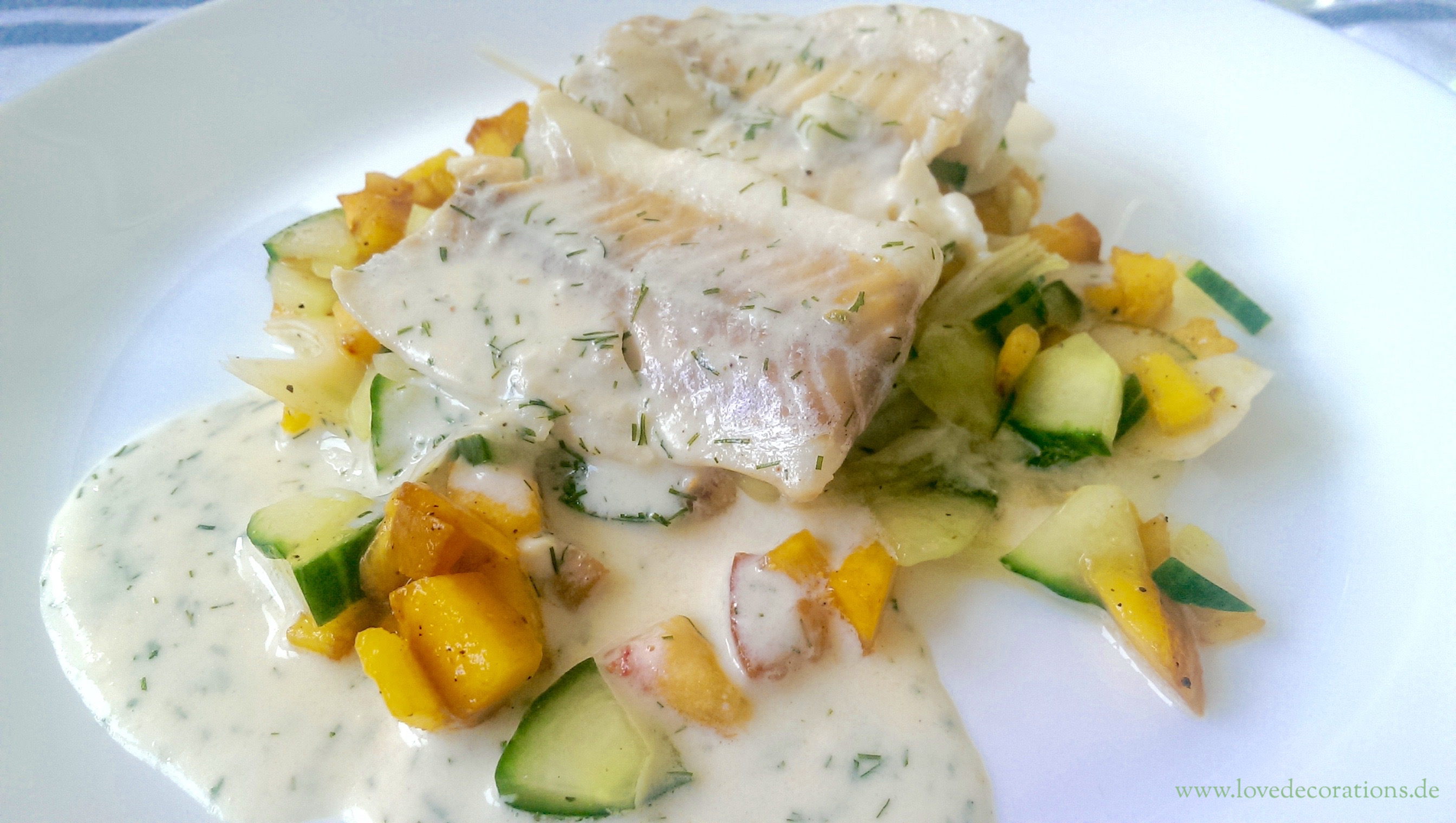 Pfirsich-Gurken-Fenchel-Salat mit Fisch