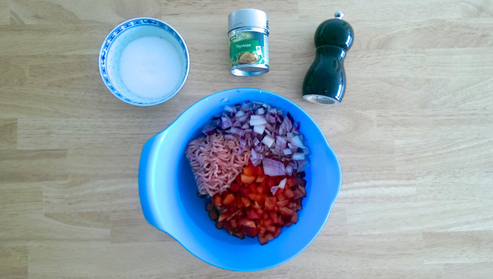 Gefüllte Zucchini mit Hackfleisch-Paprika-Füllung und Speckmantel 2
