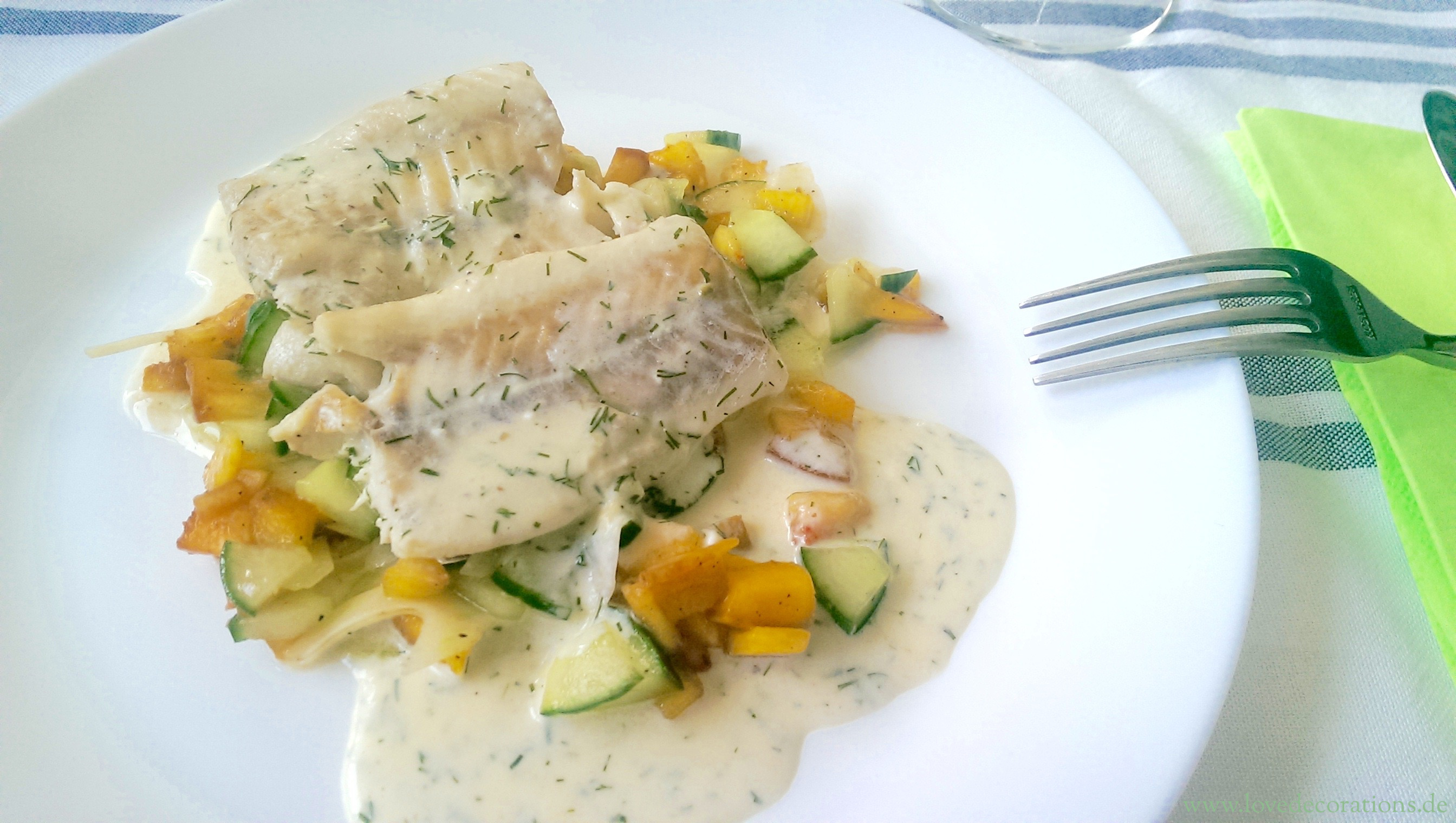 Pfirsich-Gurken-Fenchel-Salat mit Fisch