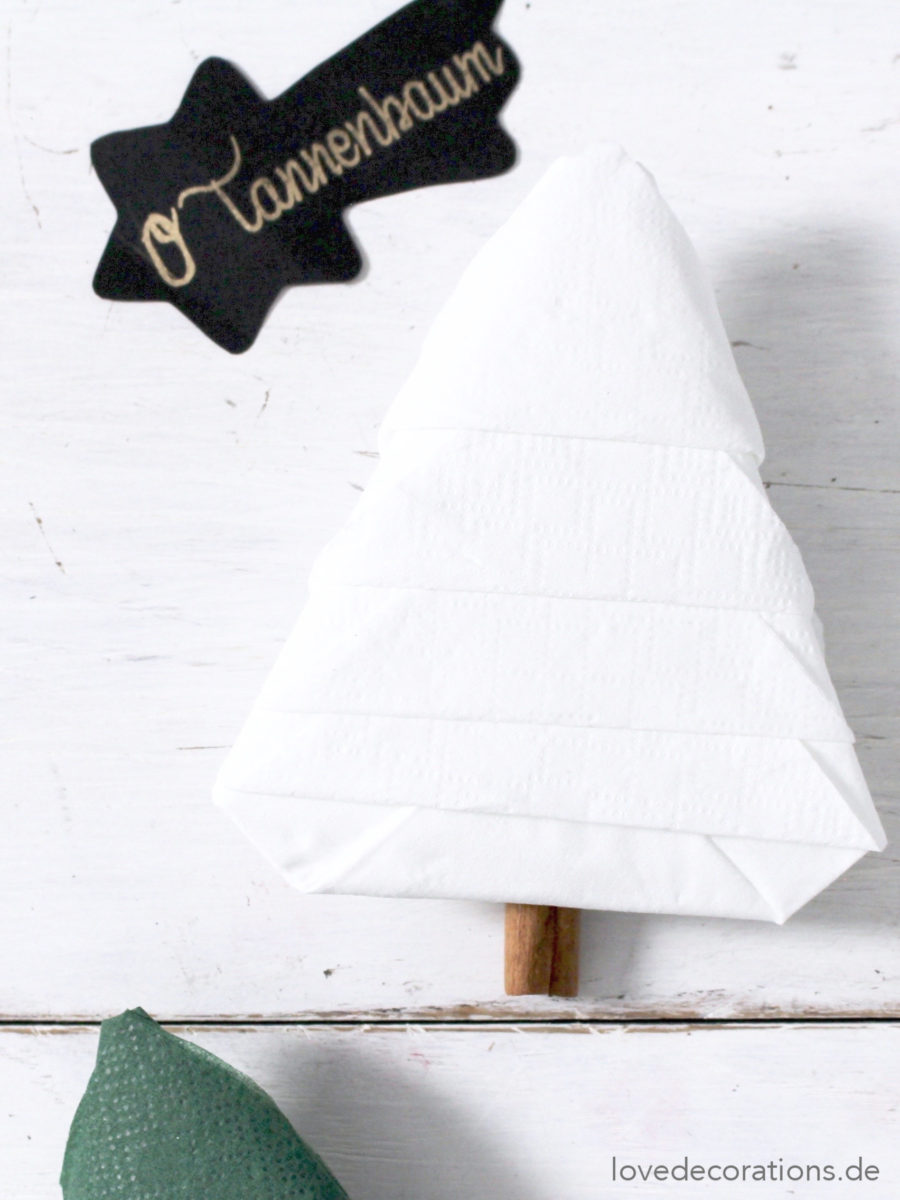 Servietten falten: Tannenbaum | Napkin Folding: Christmas Tree