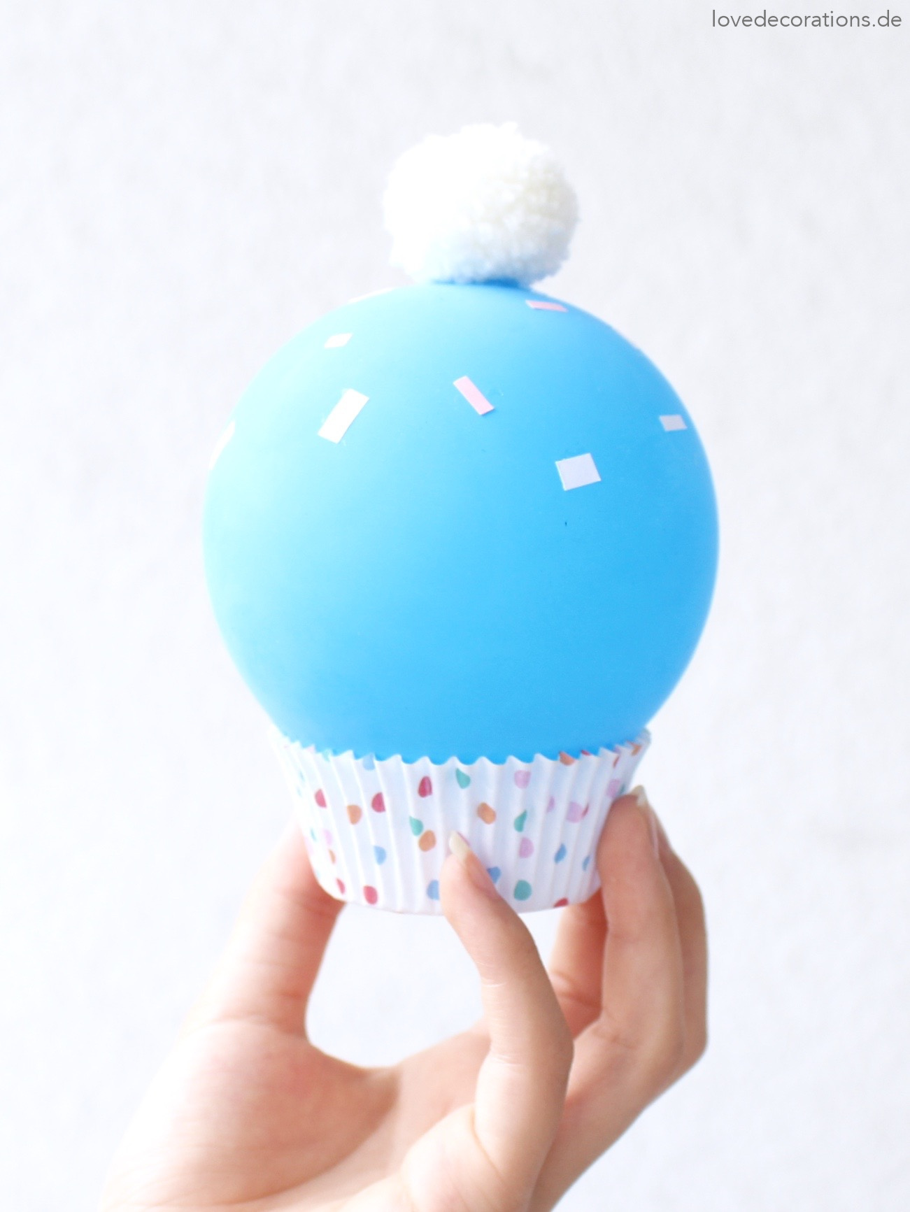 DIWULI Cupcake Folienballon – Für Geburtstag & Partys – Mit Aufblashalm, Mit Luft Oder Helium Befüllbar, Wiederverwendbar