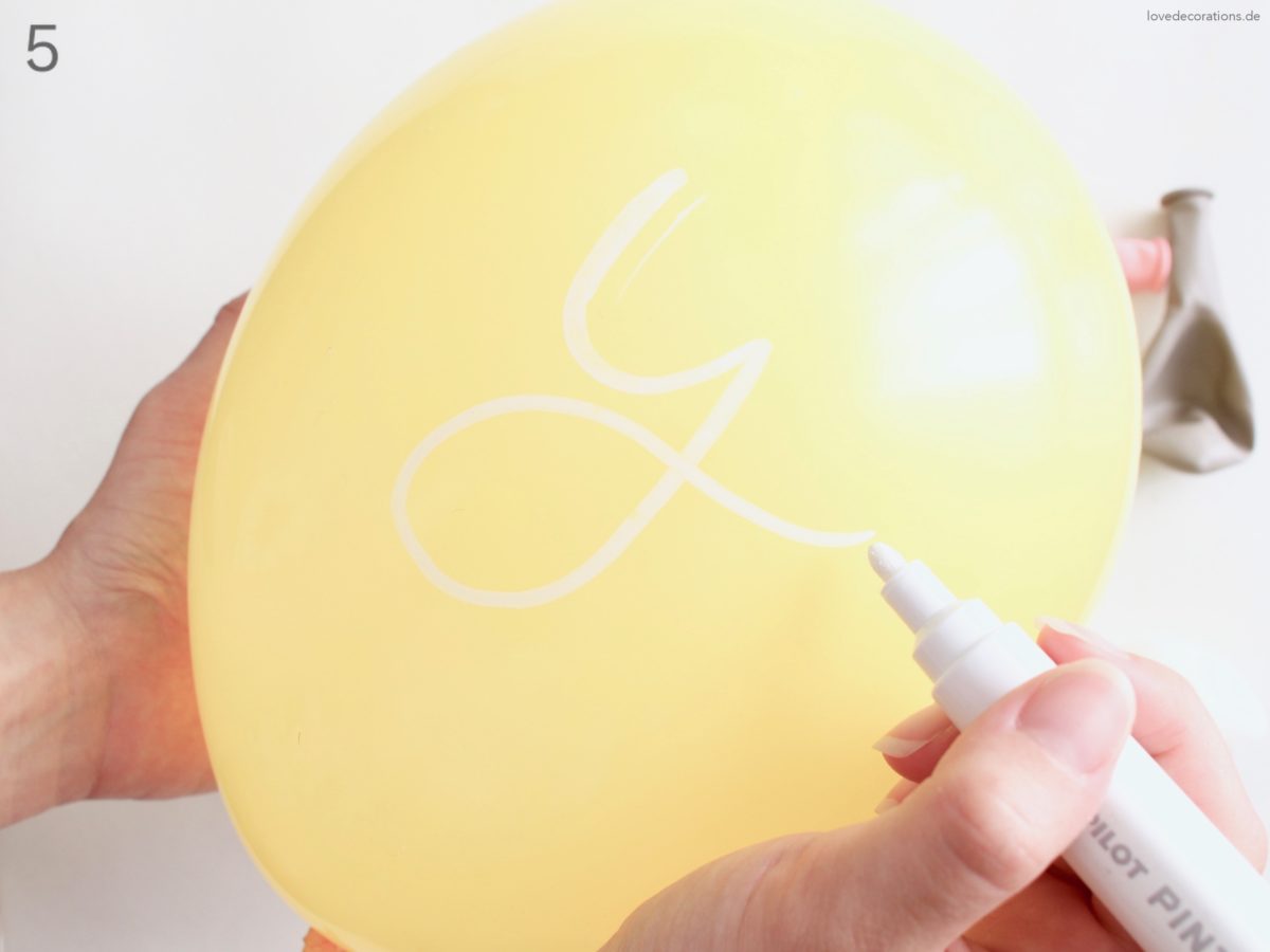 DIY Hot Air Balloon Snack Holder | DIY Heißluftballon als Snack Holder für den Geburtstagstisch oder die Candy Bar