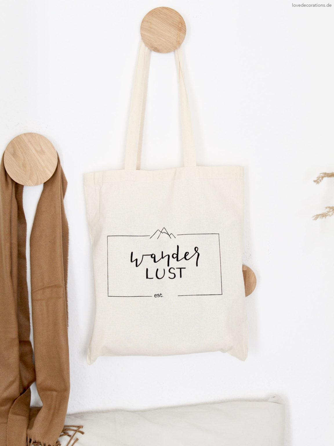 DIY Jutebeutel Bemalen Und Belettern Wanderlust Love Decorations diy-jutebeutel-bemalen-und-belettern-wanderlust-love-decorations