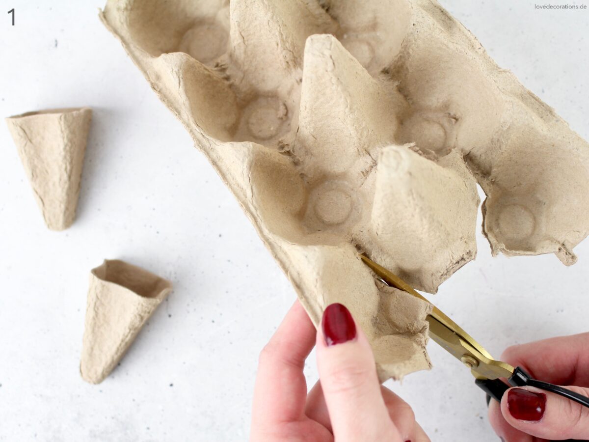 DIY card with egg carton as a flower bag and dried flowers