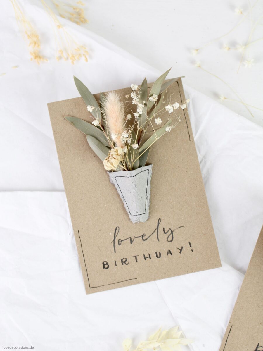 DIY card with egg carton as a flower bag and dried flowers