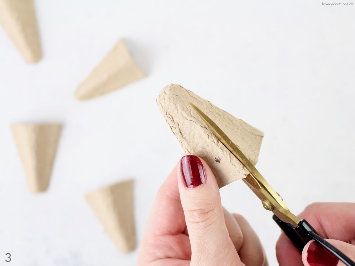 DIY card with egg carton as a flower bag and dried flowers