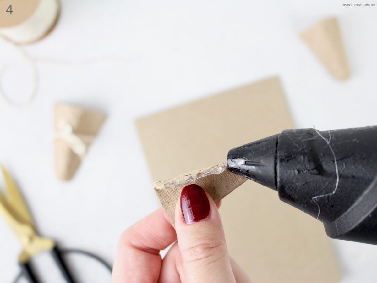 DIY card with egg carton as a flower bag and dried flowers