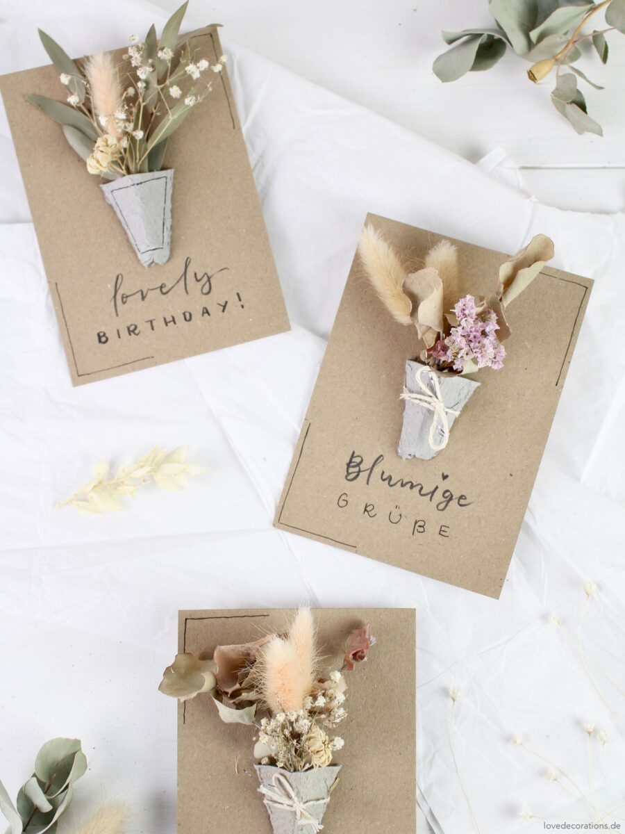 DIY card with egg carton as a flower bag and dried flowers