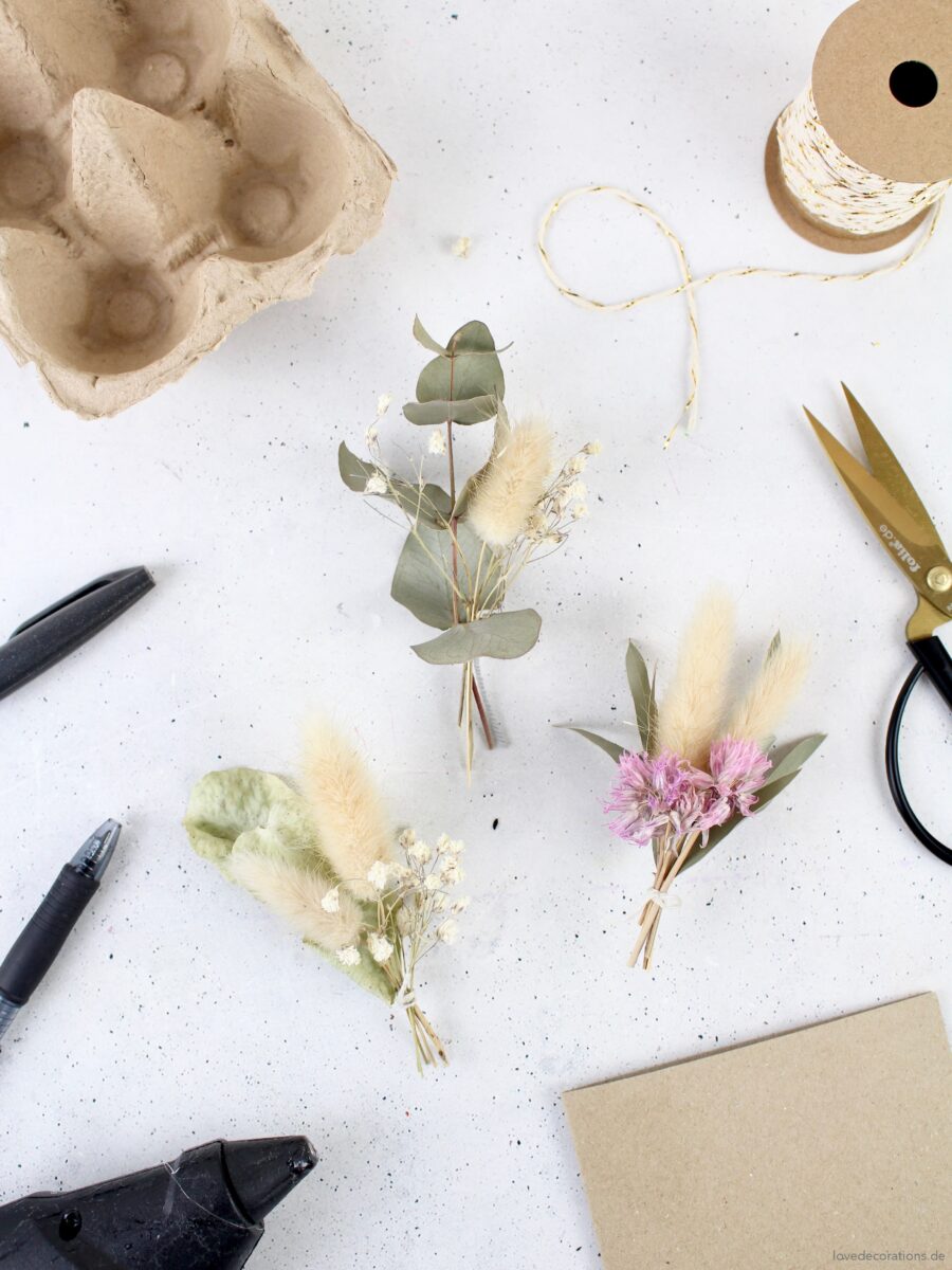 DIY card with egg carton as a flower bag and dried flowers