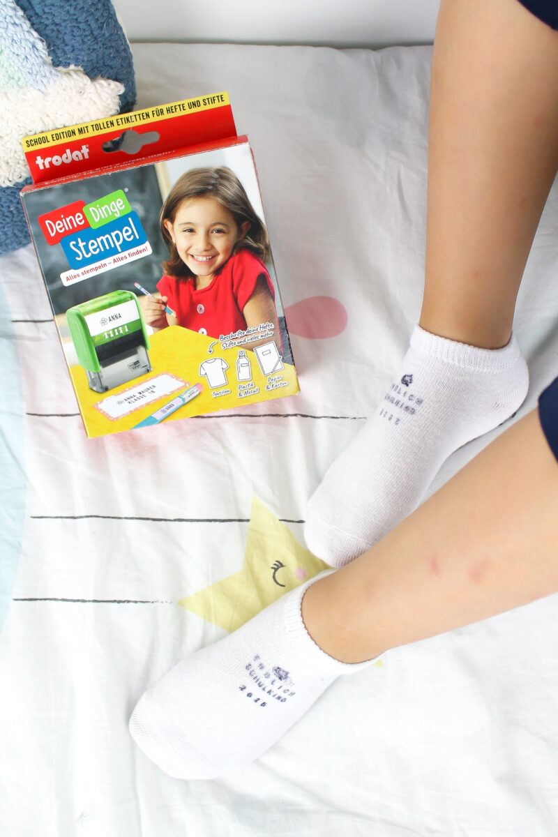 DIY personalisierte Schulsocken stempeln | Deine Dinge Stempel – School Edition| 3 Einschulungs DIYs #BackToSchool