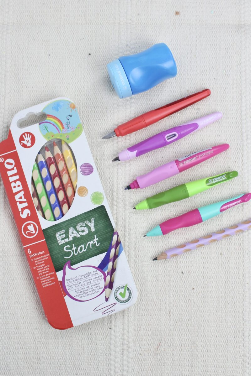 Stabilo Buntstifte mit bestempelten Etiketten | Deine Dinge Stempel – School Edition | 3 Einschulungs DIYs #BackToSchool
