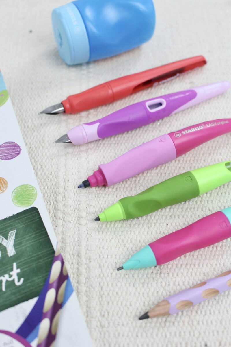 Stabilo Buntstifte mit bestempelten Etiketten | Deine Dinge Stempel – School Edition | 3 Einschulungs DIYs #BackToSchool