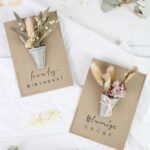 DIY Karte mit Eierkarton als Blumentüte und Trockenblumen
